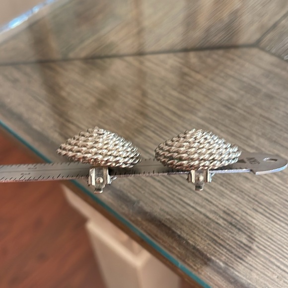 Vintage Spiral Silver-tone Button Clip Earrings - Picture 14 of 14